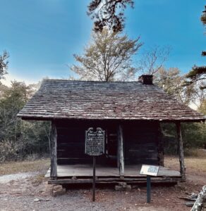 Pioneer cabin Pettigrew